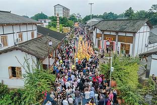 现场枪迷死忠带你一起高唱哈弗茨之歌